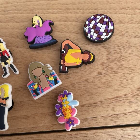 Taylor Swift Books Gift Set Little Golden Book Swifty Croc Charms Jibbitz New - Picture 3 of 9